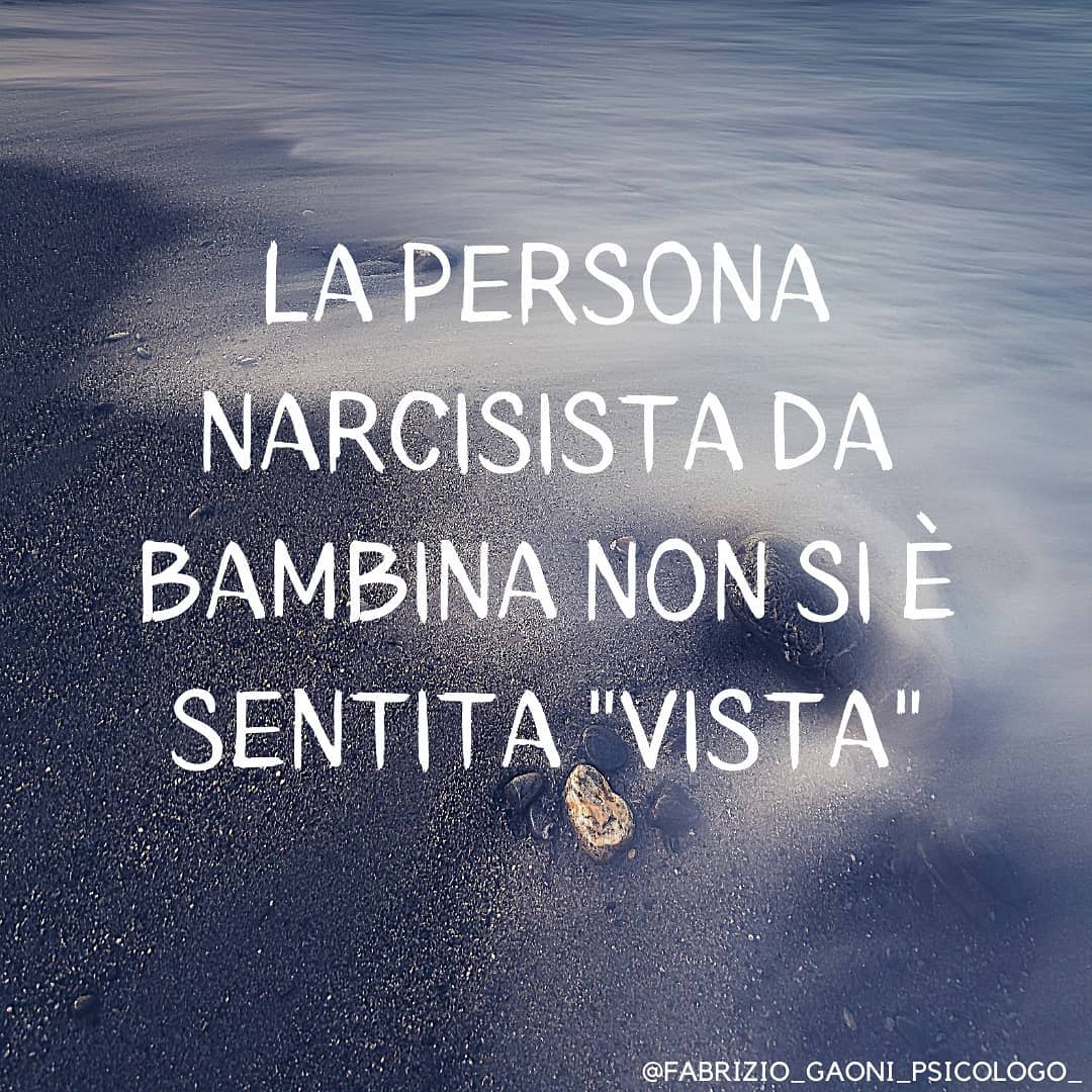 La persona narcisista da bambina non si è sentita vista